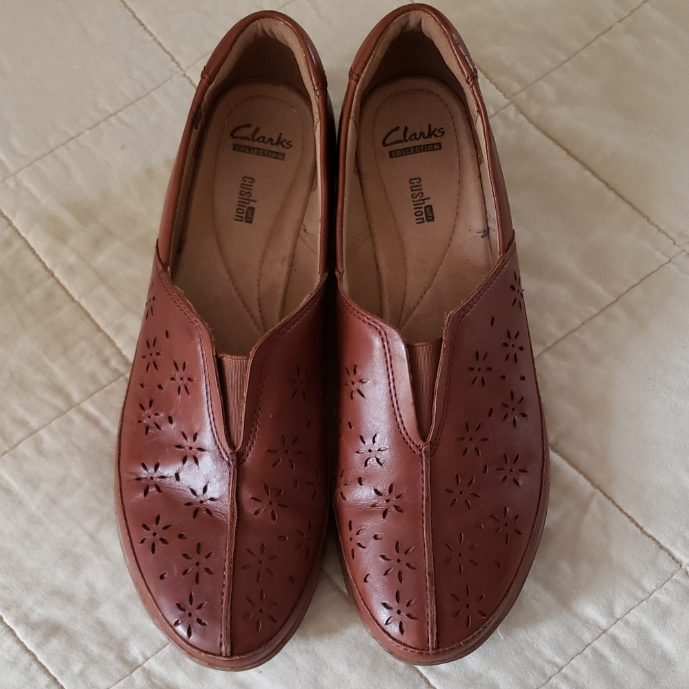 Clarks Leather Boho Slip-Ons Everlay Dairyn Cognac Size 11 Embellished Loafers